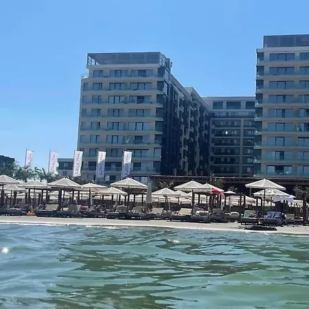 Apartament Mamaia Nord Roxana, Prima Linie, 10 Metri Distanta De Plaja, Cu La Mare *